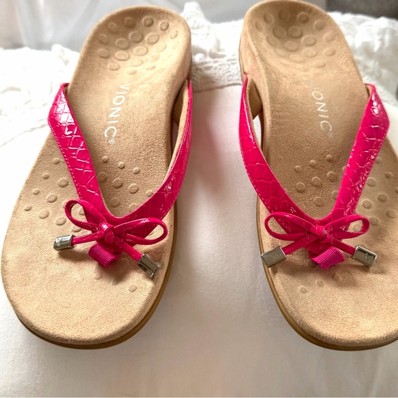 Vionic Shoes - Vionic Bella Hot Pink Thong Sandals with Bow
